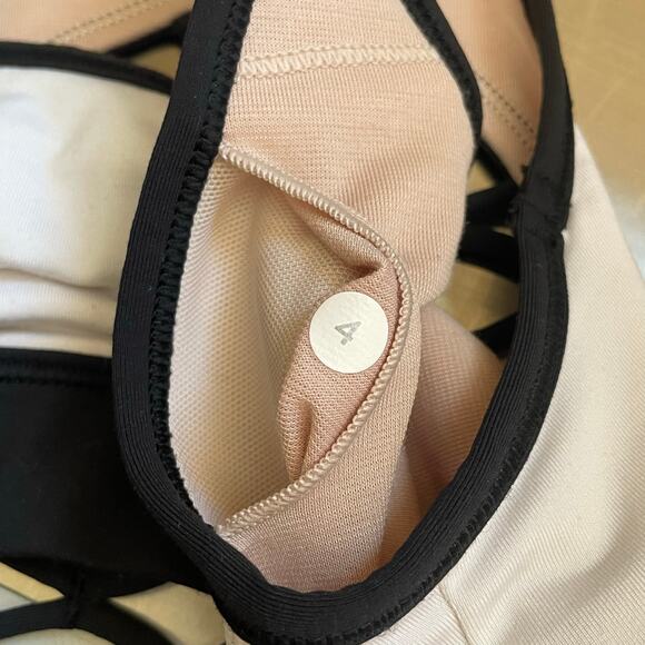 Lululemon Sweaty or Not bra size 4 black white no pads caged medium support - Picture 4 of 4